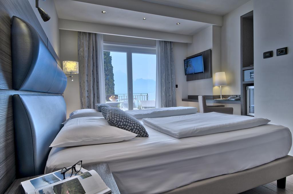 Hotel Galvani Торри-дель-Бенако Экстерьер фото